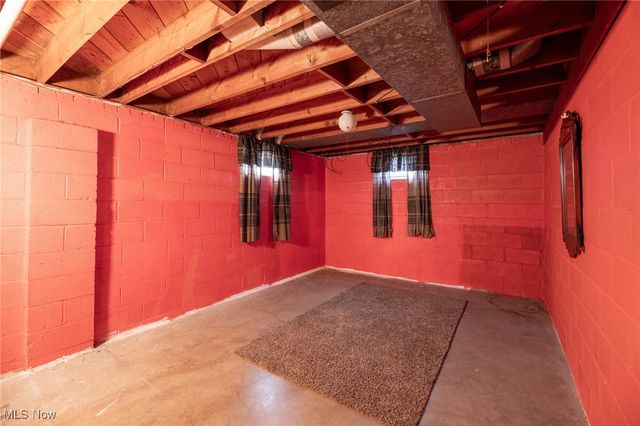 1074 N Main Street, Akron, OH 44310