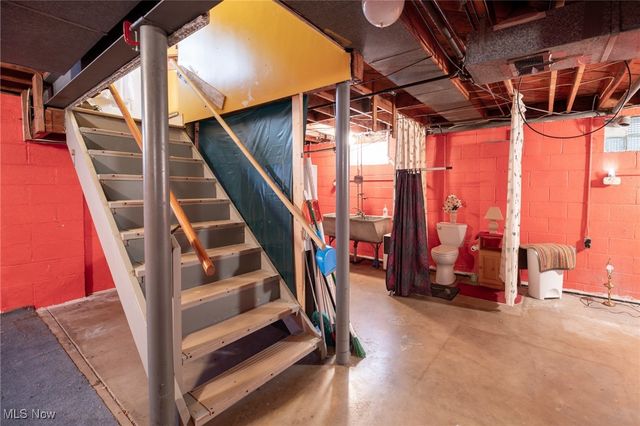 1074 N Main Street, Akron, OH 44310