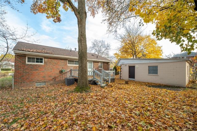 1074 N Main Street, Akron, OH 44310