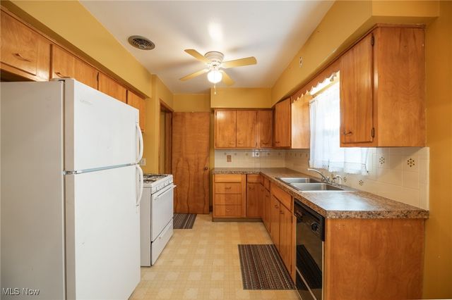 1074 N Main Street, Akron, OH 44310