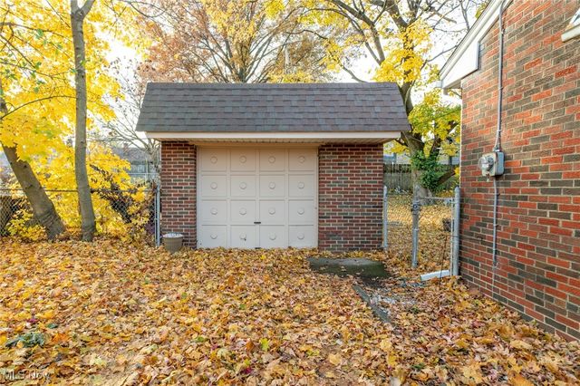 1074 N Main Street, Akron, OH 44310