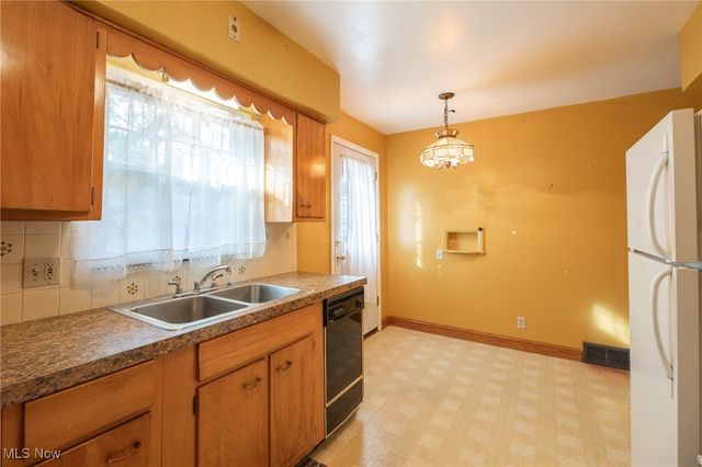 1074 N Main Street, Akron, OH 44310