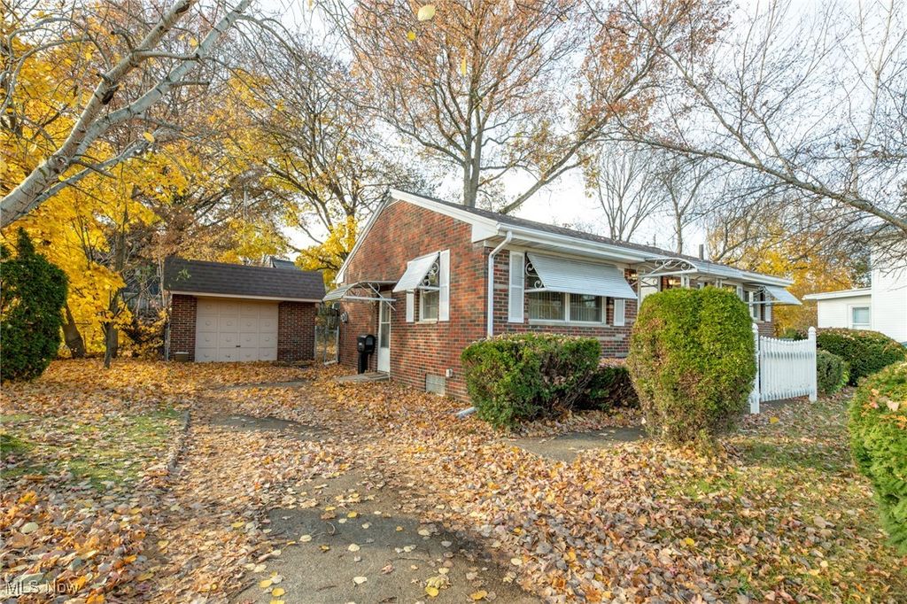 1074 N Main Street, Akron, OH 44310