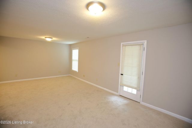 3107 Thoroughbred Ct, Crestwood, KY 40014