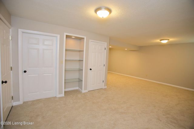 3107 Thoroughbred Ct, Crestwood, KY 40014