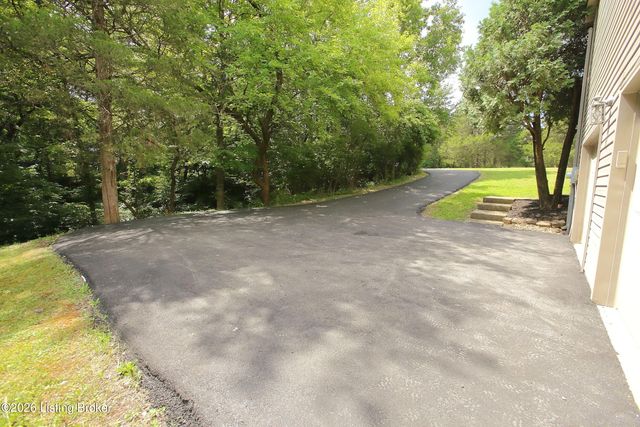 3107 Thoroughbred Ct, Crestwood, KY 40014