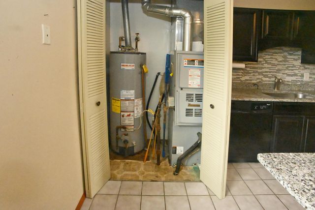 3621 Kingsway Drive, Crown Point, IN 46307