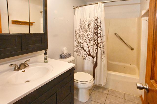 3621 Kingsway Drive, Crown Point, IN 46307