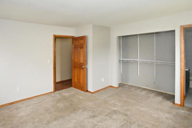 3621 Kingsway Drive, Crown Point, IN 46307