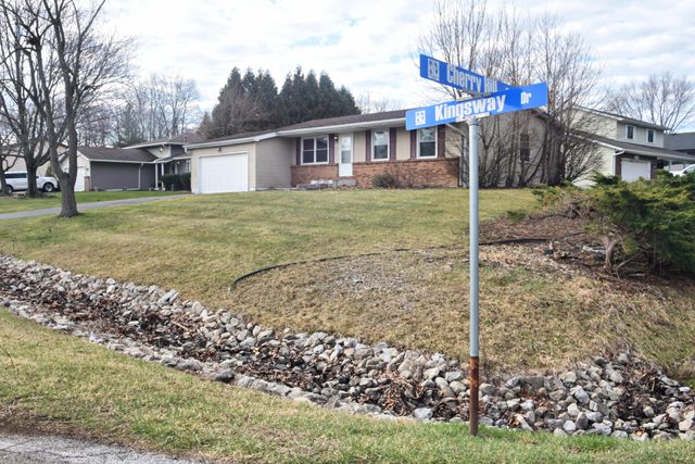 3621 Kingsway Drive, Crown Point, IN 46307