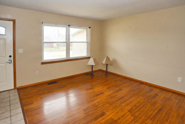 3621 Kingsway Drive, Crown Point, IN 46307