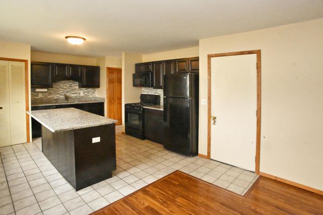 3621 Kingsway Drive, Crown Point, IN 46307