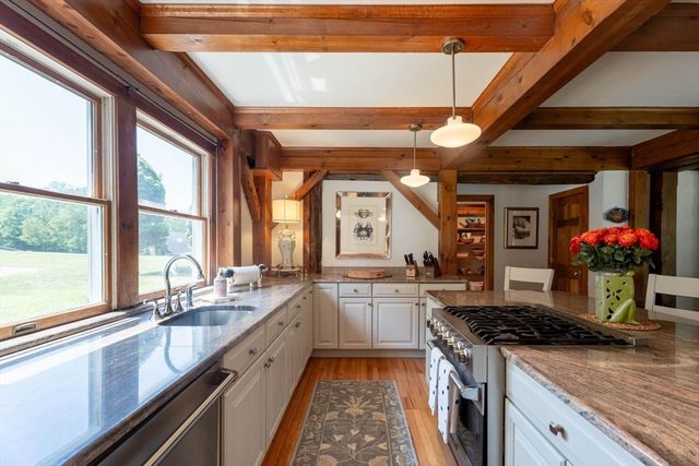 47 East St, Middleton, MA 01949
