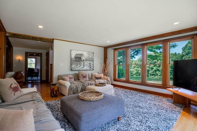 47 East St, Middleton, MA 01949