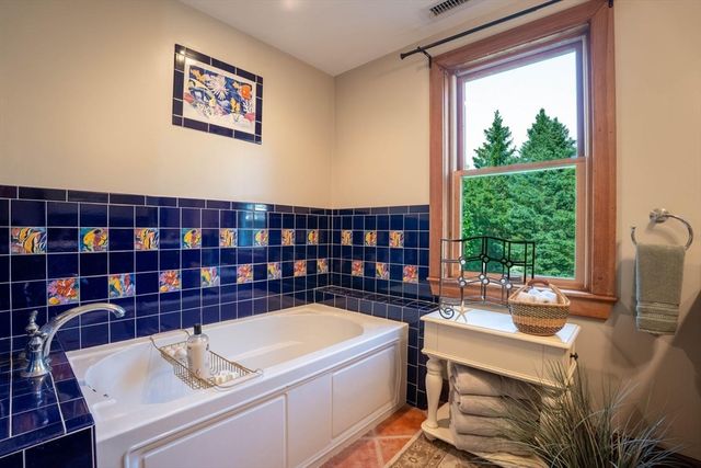 47 East St, Middleton, MA 01949