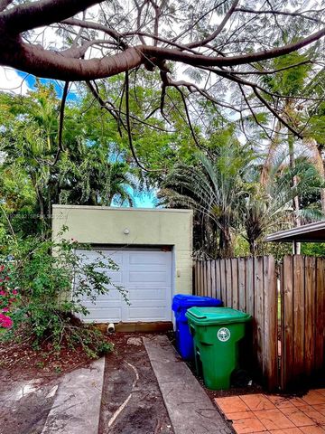 901 NW 10th Ct, Miami, FL 33136