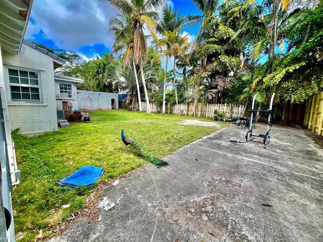 901 NW 10th Ct, Miami, FL 33136