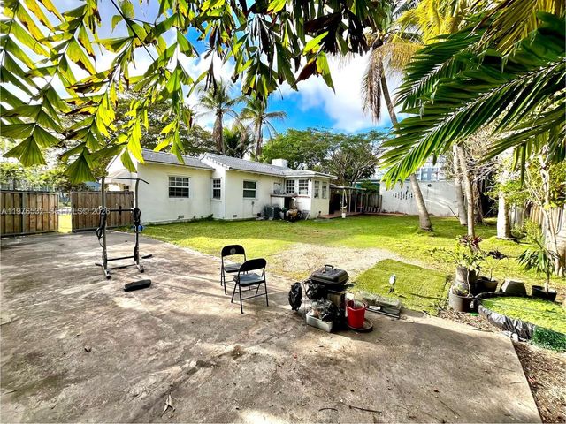 901 NW 10th Ct, Miami, FL 33136