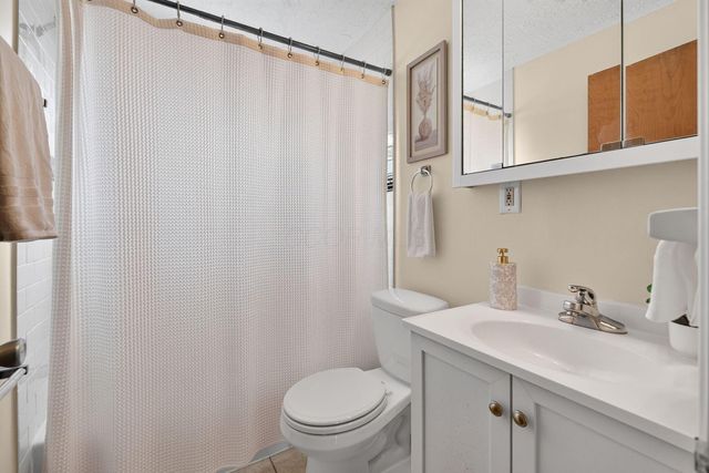 1866 Northwest Boulevard, 16D, Columbus, OH 43212