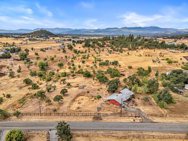175 Wedgewood Drive, Eagle Point, OR 97524