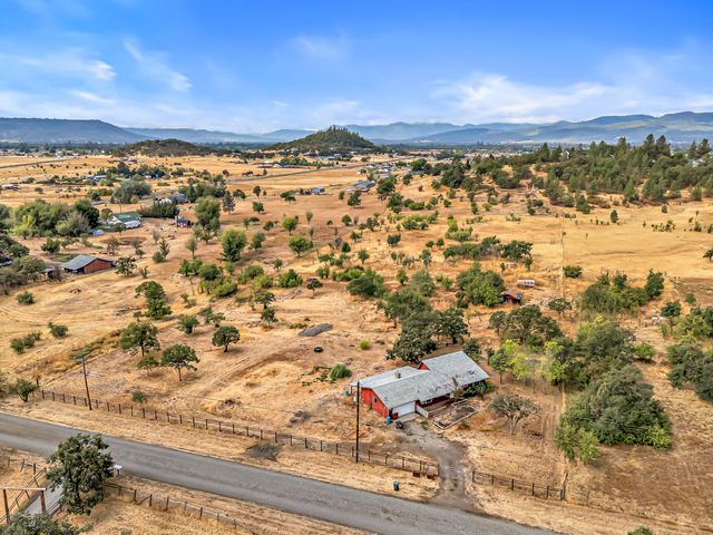 175 Wedgewood Drive, Eagle Point, OR 97524