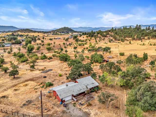 175 Wedgewood Drive, Eagle Point, OR 97524