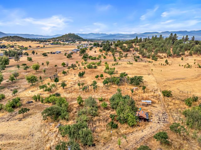 175 Wedgewood Drive, Eagle Point, OR 97524