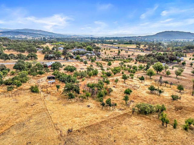 175 Wedgewood Drive, Eagle Point, OR 97524