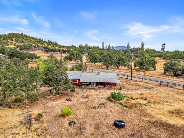 175 Wedgewood Drive, Eagle Point, OR 97524