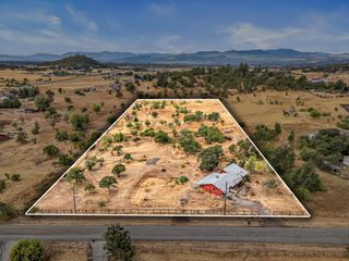 175 Wedgewood Drive, Eagle Point, OR 97524