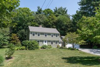32 Mcgregory Rd, Sturbridge, MA 01566