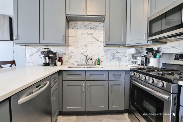 1244 N Red Oak Circle 3, Round Lake Beach, IL 60073