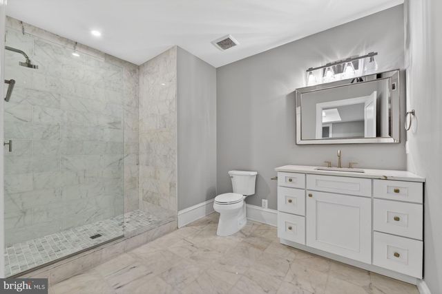 7002 RIVER OAKS DR, Mclean, VA 22101