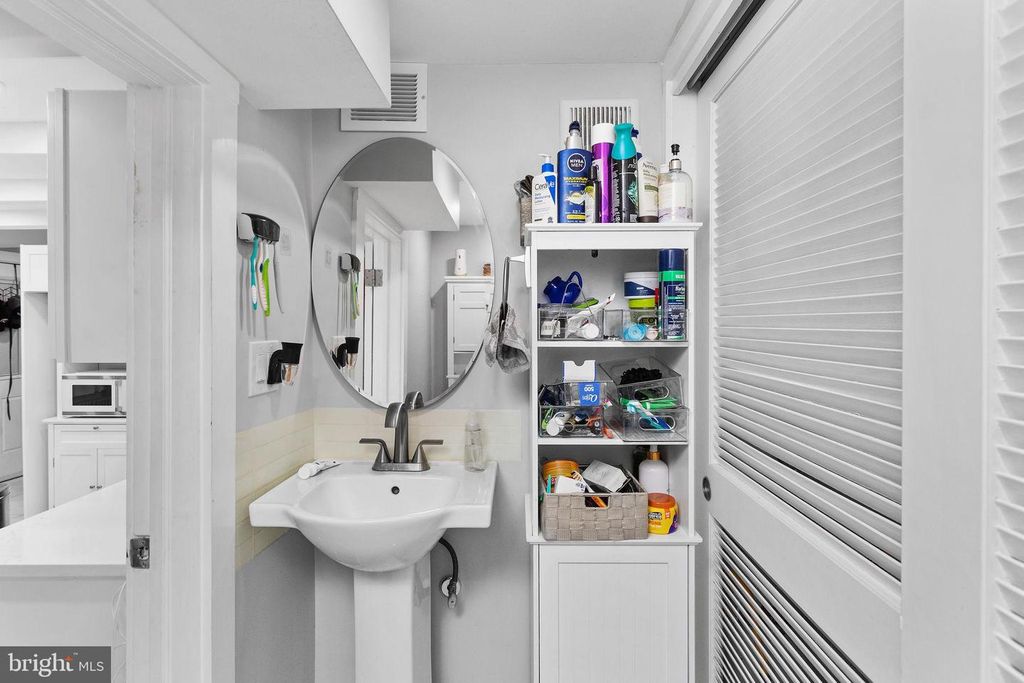 Image 18 of property listing at 11 MAIN ST, Englishtown, NJ 07726