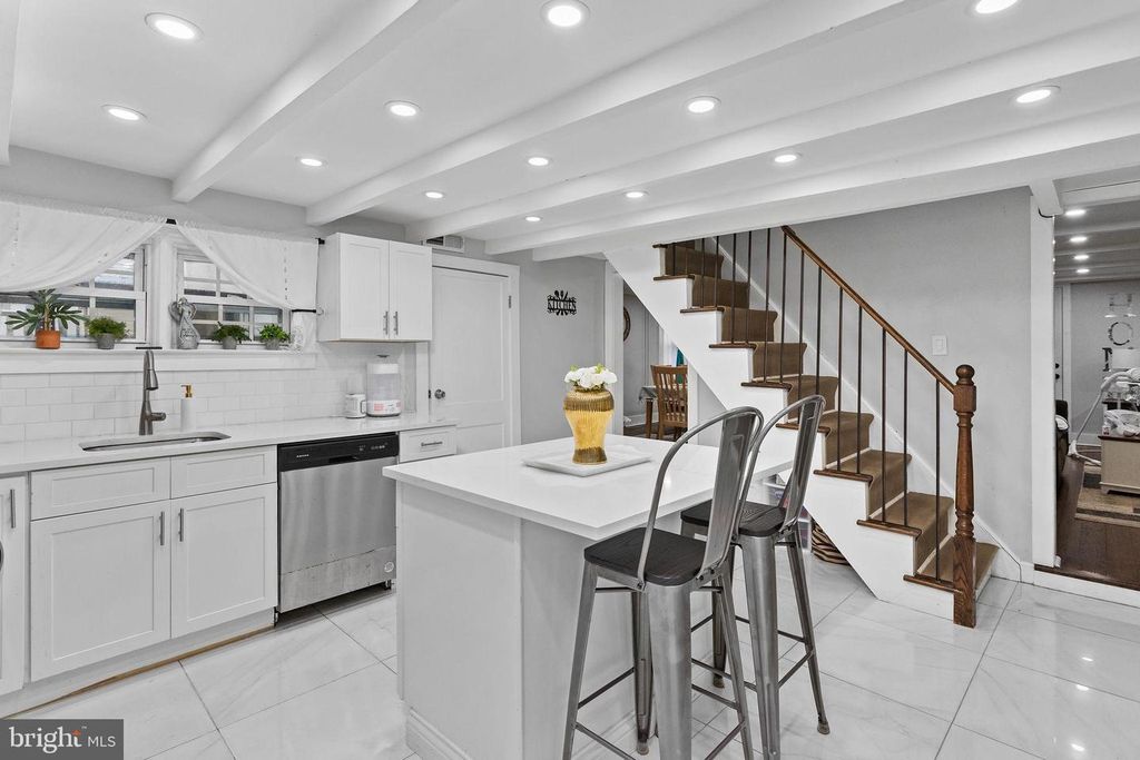 Image 3 of property listing at 11 MAIN ST, Englishtown, NJ 07726