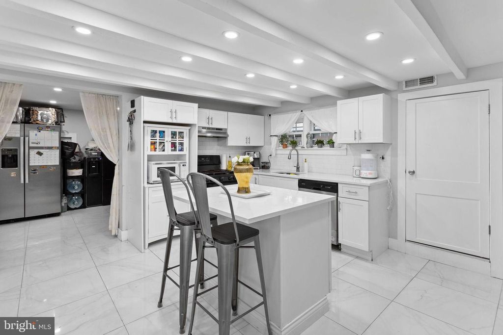 Image 4 of property listing at 11 MAIN ST, Englishtown, NJ 07726