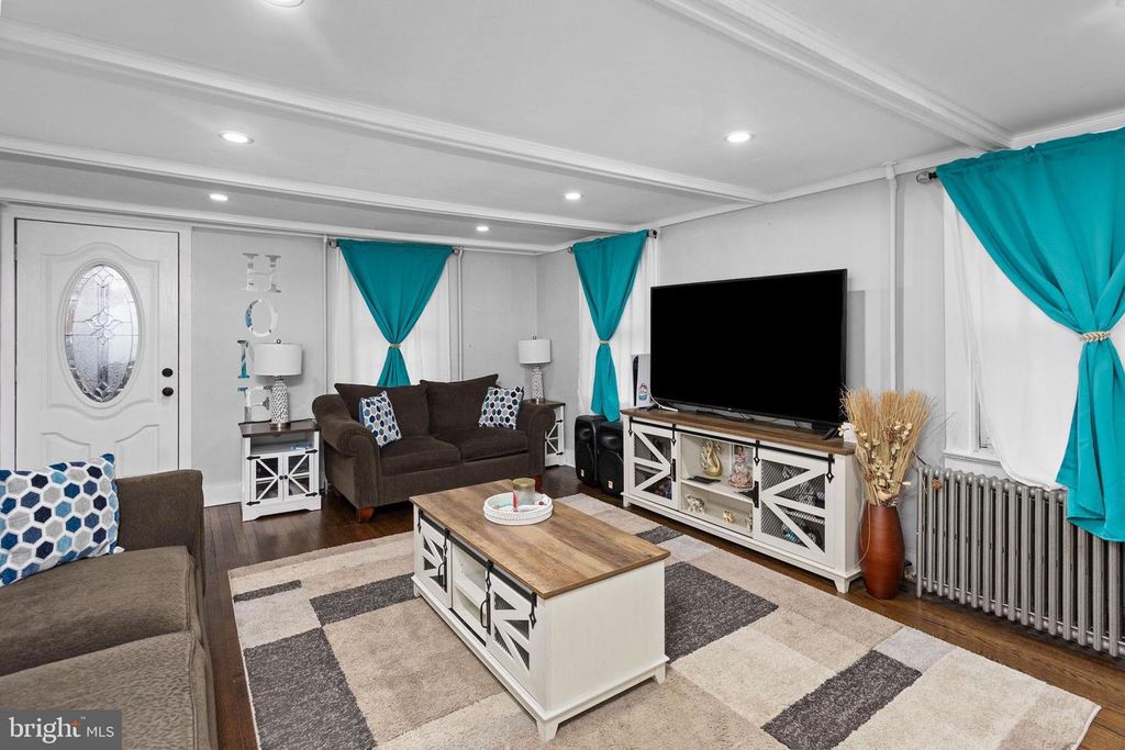 Image 5 of property listing at 11 MAIN ST, Englishtown, NJ 07726