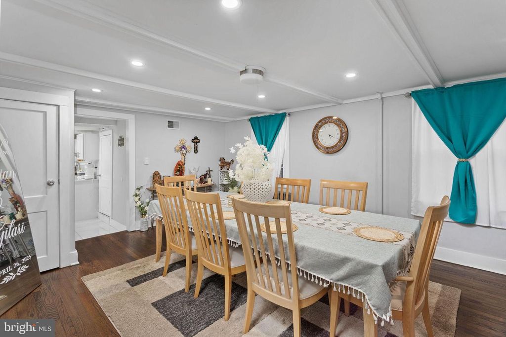 Image 7 of property listing at 11 MAIN ST, Englishtown, NJ 07726