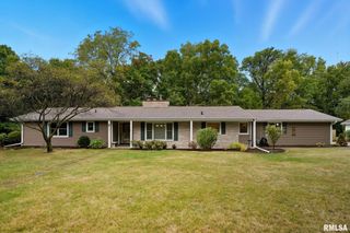 140 ELMHURST Lane, Riverdale, IA 52722