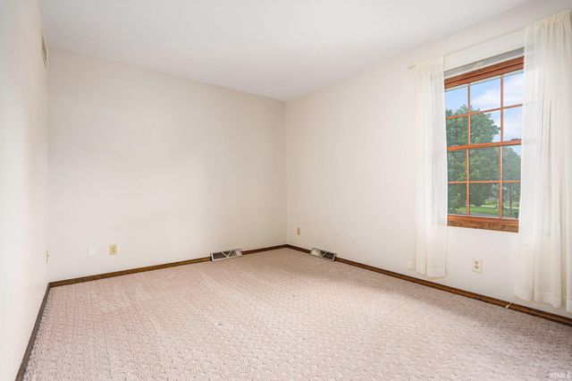 17633 Cobblestone Court, South Bend, IN 46635