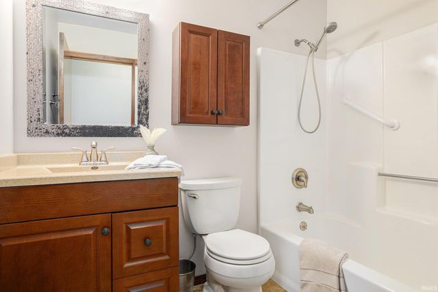 17633 Cobblestone Court, South Bend, IN 46635