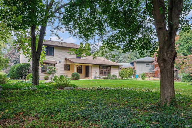 17633 Cobblestone Court, South Bend, IN 46635