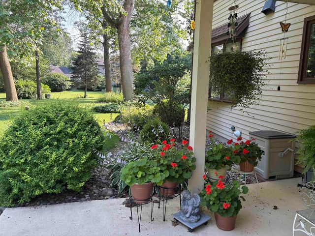 17633 Cobblestone Court, South Bend, IN 46635