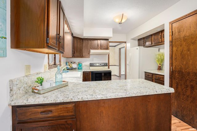 17633 Cobblestone Court, South Bend, IN 46635