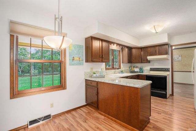 17633 Cobblestone Court, South Bend, IN 46635