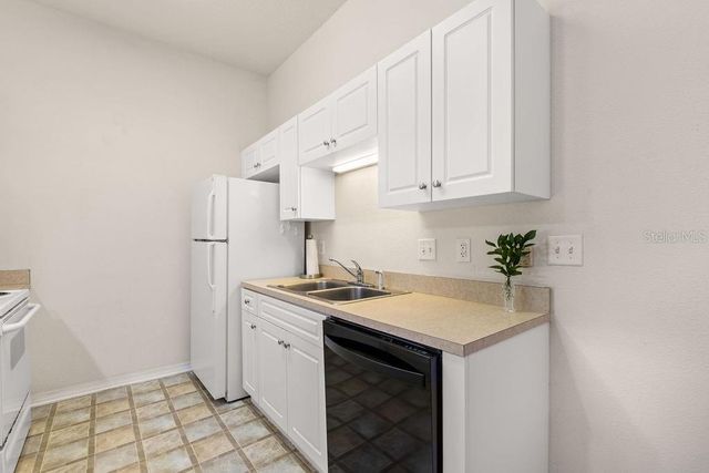 185 PEARL LAKE CAUSEWAY 214, Altamonte Springs, FL 32714