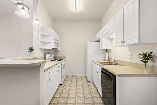 185 PEARL LAKE CAUSEWAY 214, Altamonte Springs, FL 32714