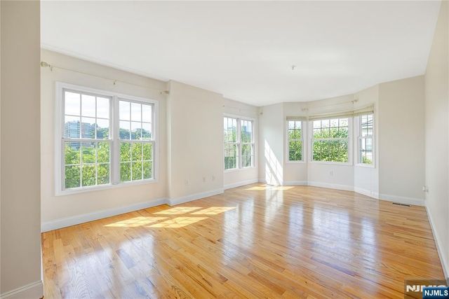 337 The Promenade 337, Edgewater, NJ 07013