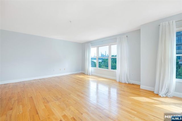 337 The Promenade 337, Edgewater, NJ 07013