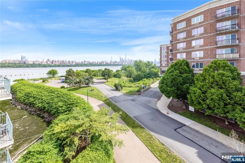 337 The Promenade 337, Edgewater, NJ 07013